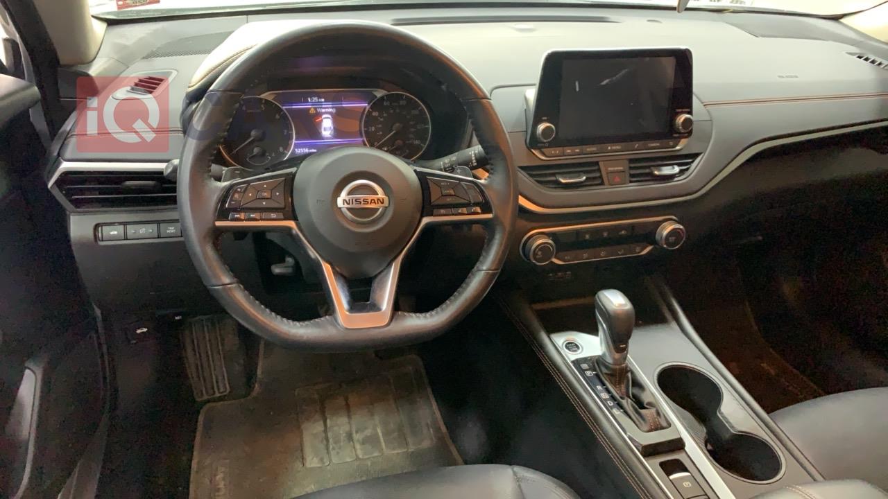 نيسان ألتيما